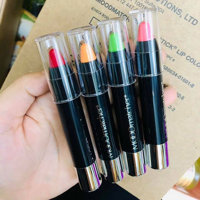 Son Gió Moodmatcher Luxe Twist Sticks Của Mỹ