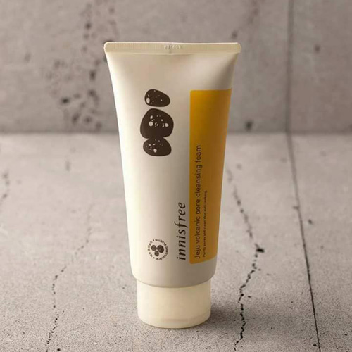Sữa Rửa Mặt Tẩy Da Chết Tro Núi Lửa Innisfree Jeju Volcanic Pore Scrub Foam